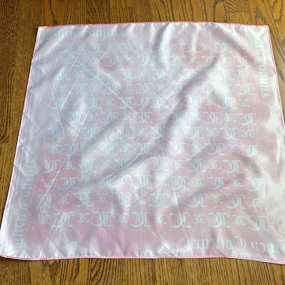 🌿Juicy Couture pink and white scarf🌿 - Picture 3 of 3